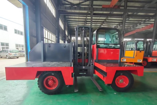 Montacargas Lateral Diésel SOCMA HNS100 para Manejo de Objetos Largos