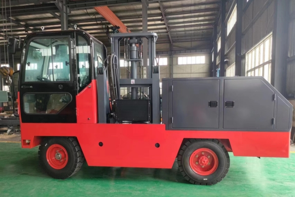 Montacargas Lateral Diésel SOCMA HNS100 para Manejo de Objetos Largos