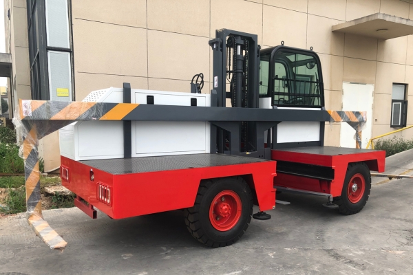 Montacargas Lateral Eléctrico SOCMA HNS20EL para Manejo de Objetos Largos