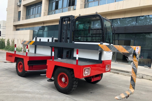 Montacargas Lateral Eléctrico SOCMA HNS20EL para Manejo de Objetos Largos